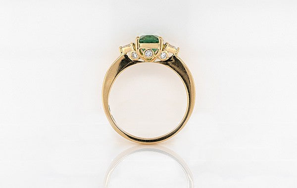 18Y Green Tourmaline & Diamond Ring