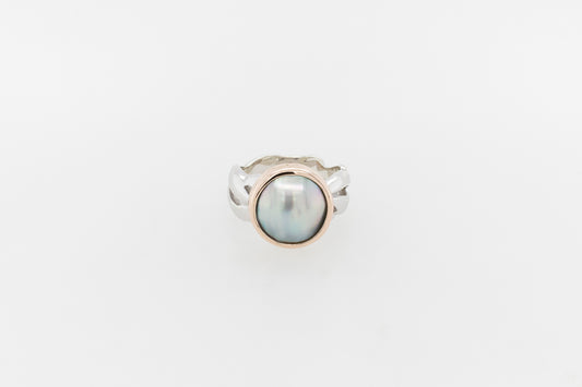 Mabe Pearl Ring Textured Bezel 9WR