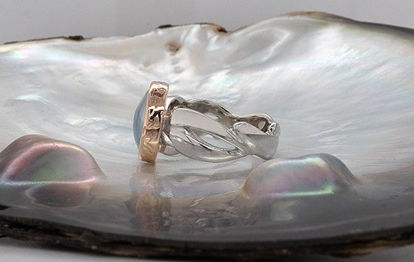 Mabe Pearl Ring Textured Bezel 9WR