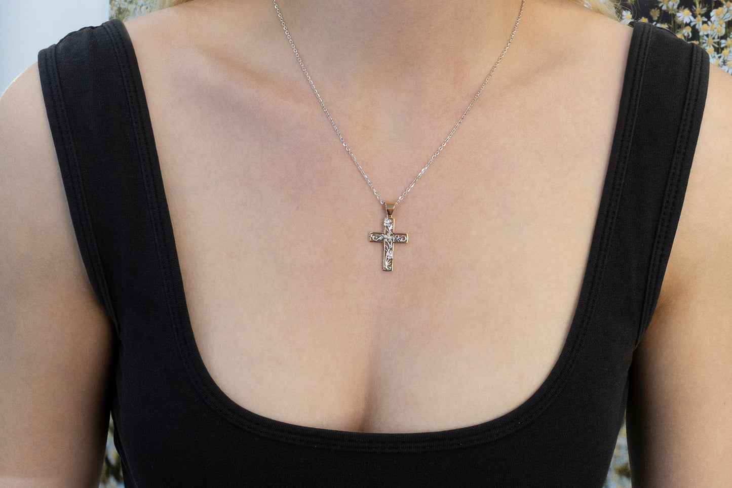 Cross Pendant Pink Dia Flower Detailing18R/W