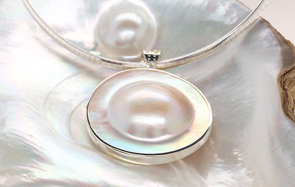 Mabe Penguin Large Round Pendant SS