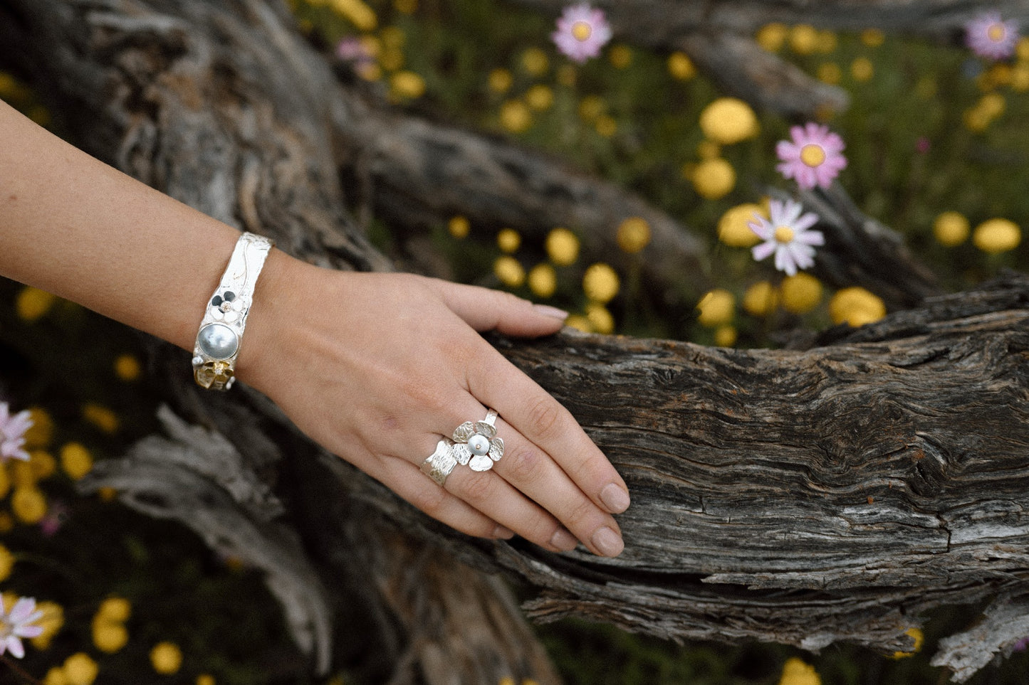 Geraldton Wax Mabe Embossed Flower Ring