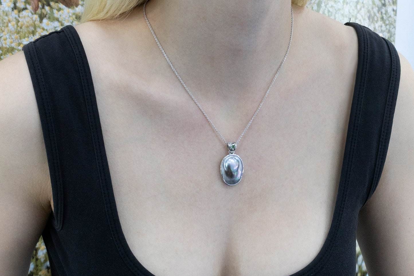 Mabe & Stone-Set Bale Pendant
