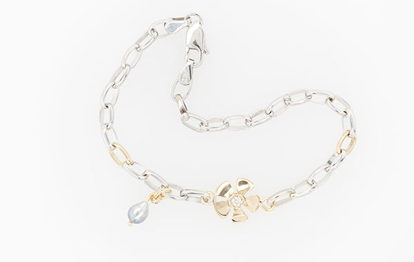 Geraldton Wax Diamond Keshi Belcher Bracelet