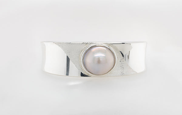 Mabe Hand Textured Cuff