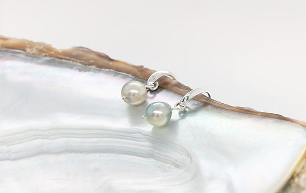 Pearl Earrings with Knife Edge Hook