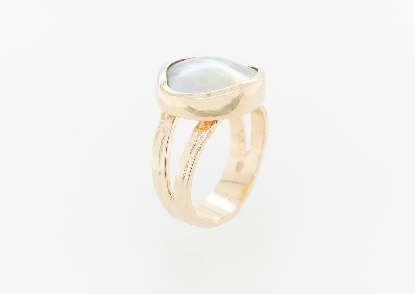 Mabe Split Shank Embossed Ring 9Y