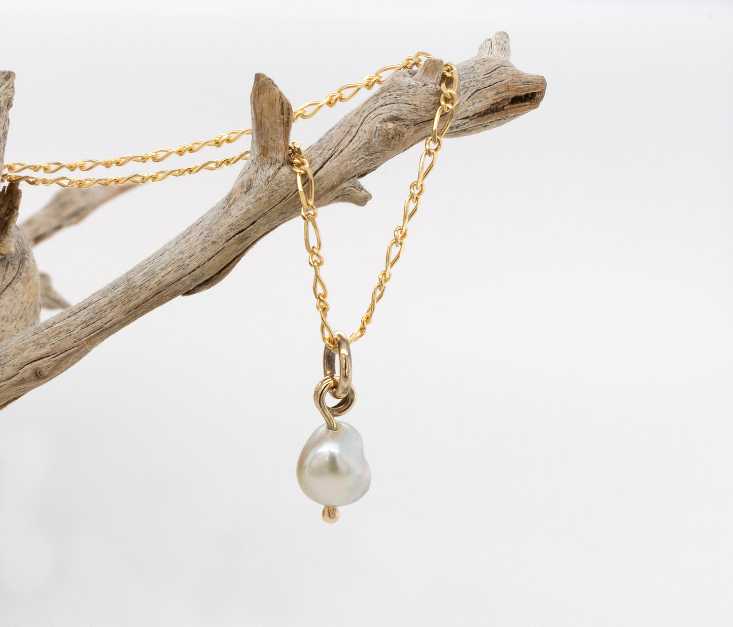 Abrolhos Keshi Pendant