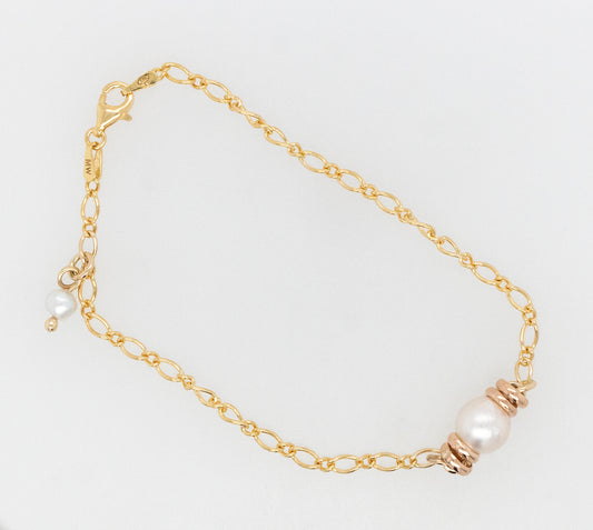 Pearl Bracelet with Keshi charm