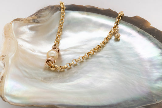 Akoya Pearl bracelet with Keshi Charm