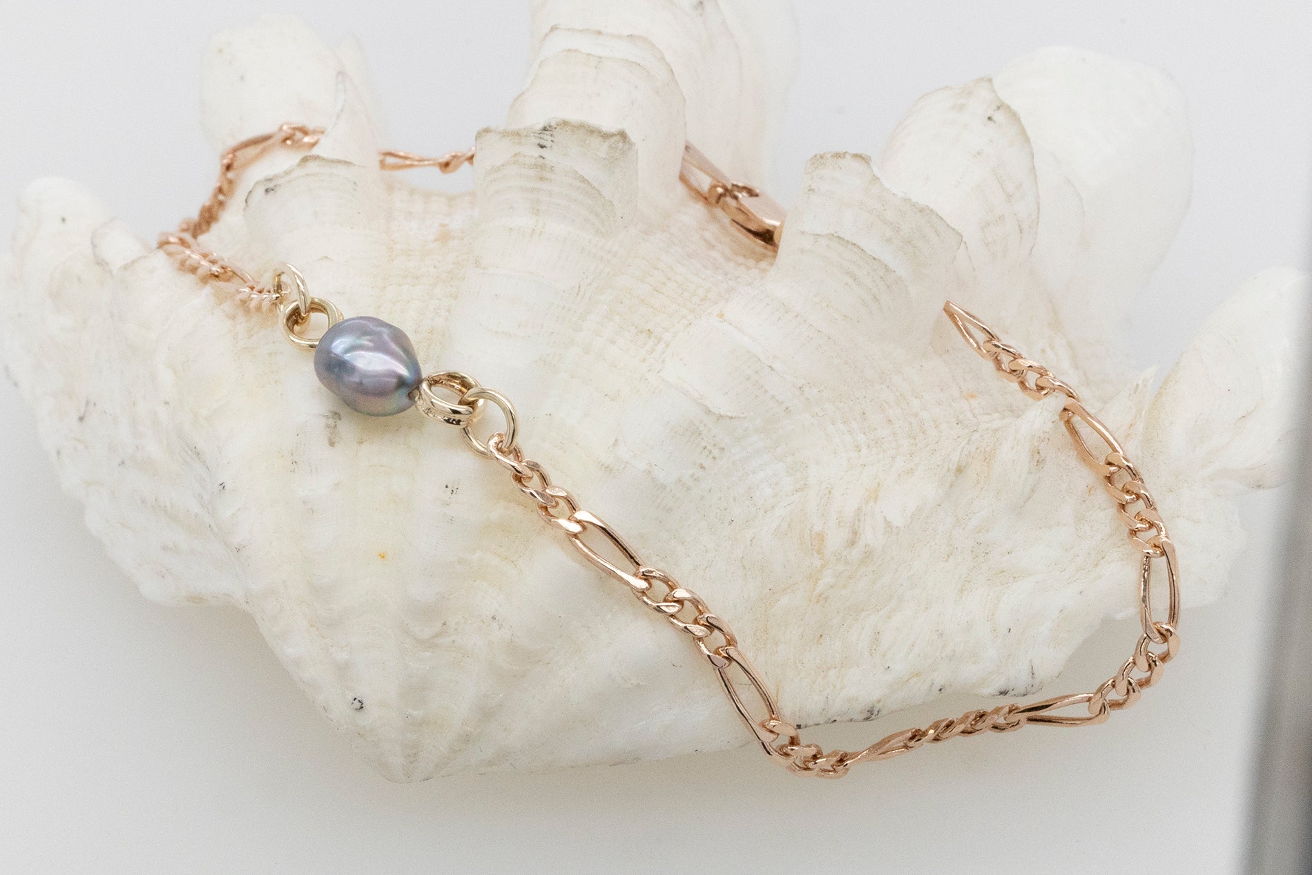 Abrolhos Island Keshi Figaro Bracelet