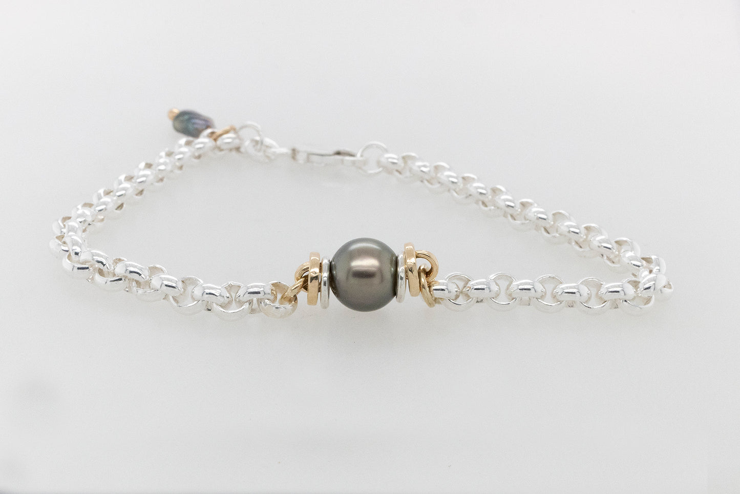Pearl Belcher bracelet with Keshi Charm