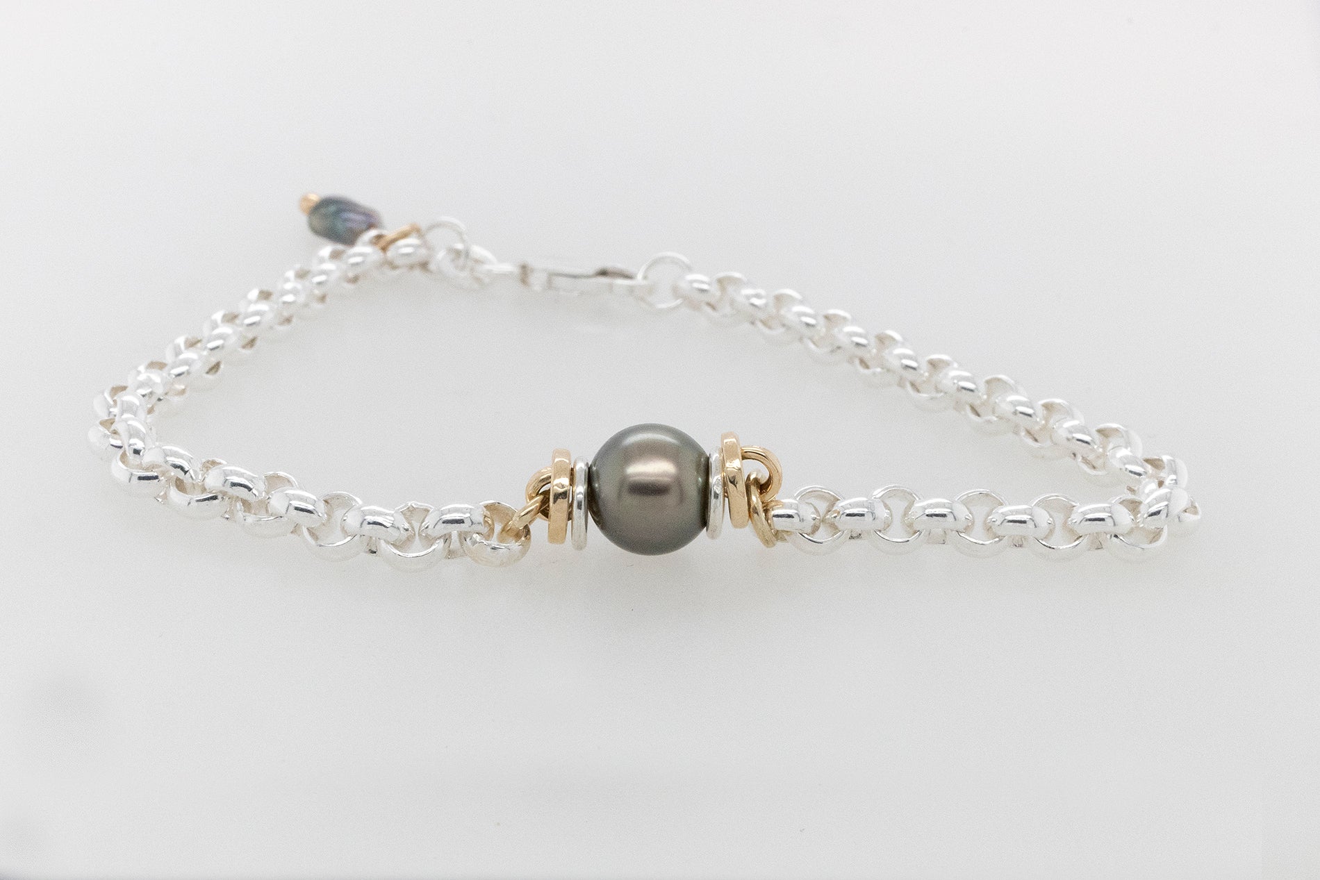 Pearl Belcher bracelet with Keshi Charm