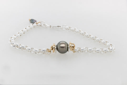Pearl Belcher bracelet with Keshi Charm