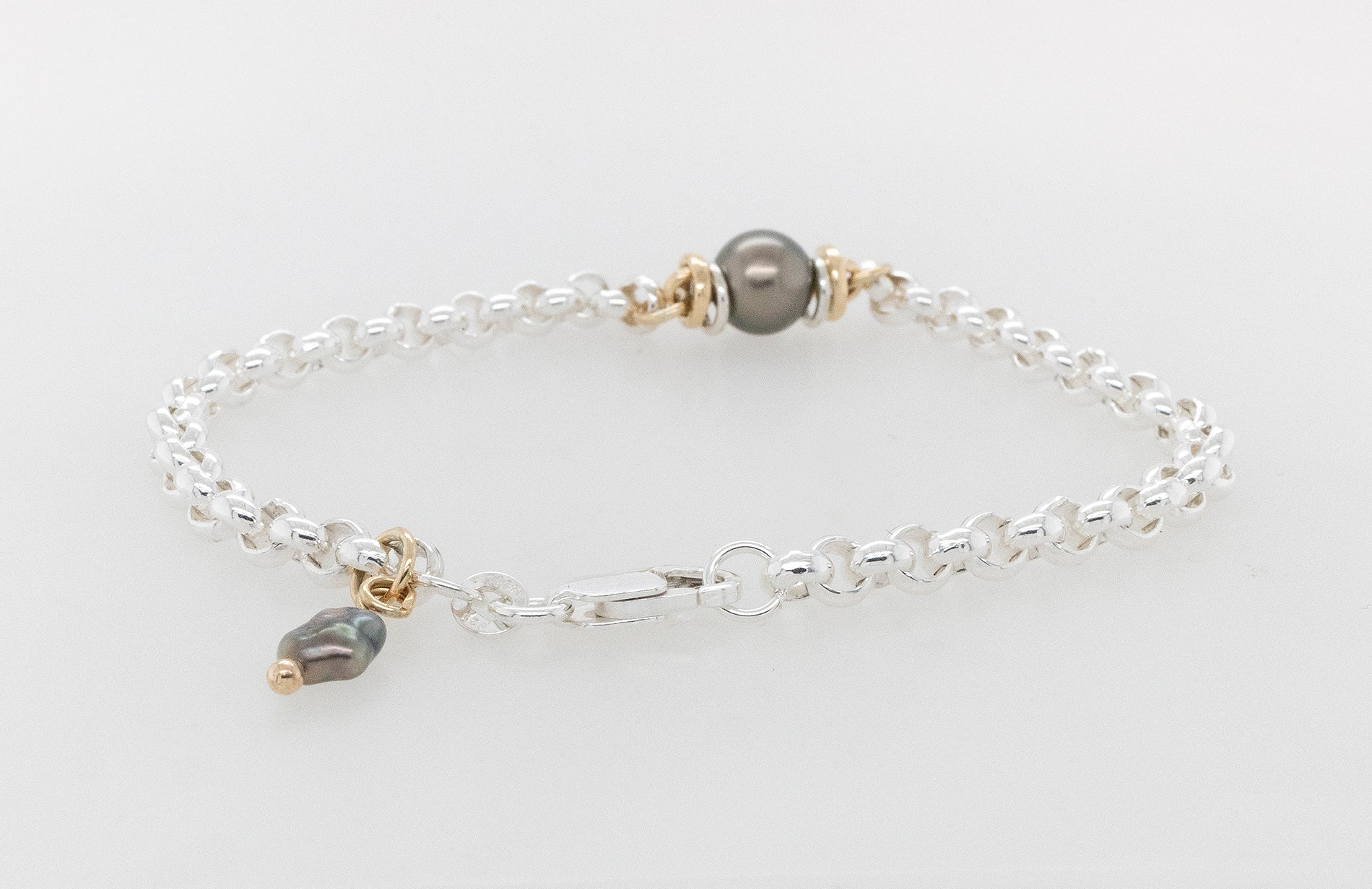 Pearl Belcher bracelet with Keshi Charm