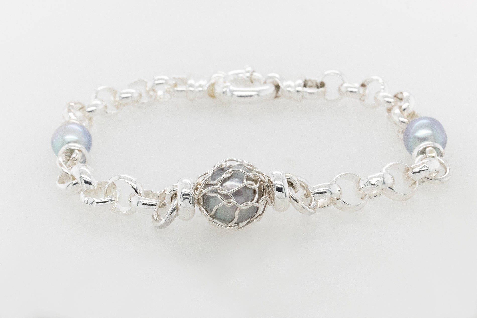 French Knitted Abrolhos Pearl Belcher Bracelet