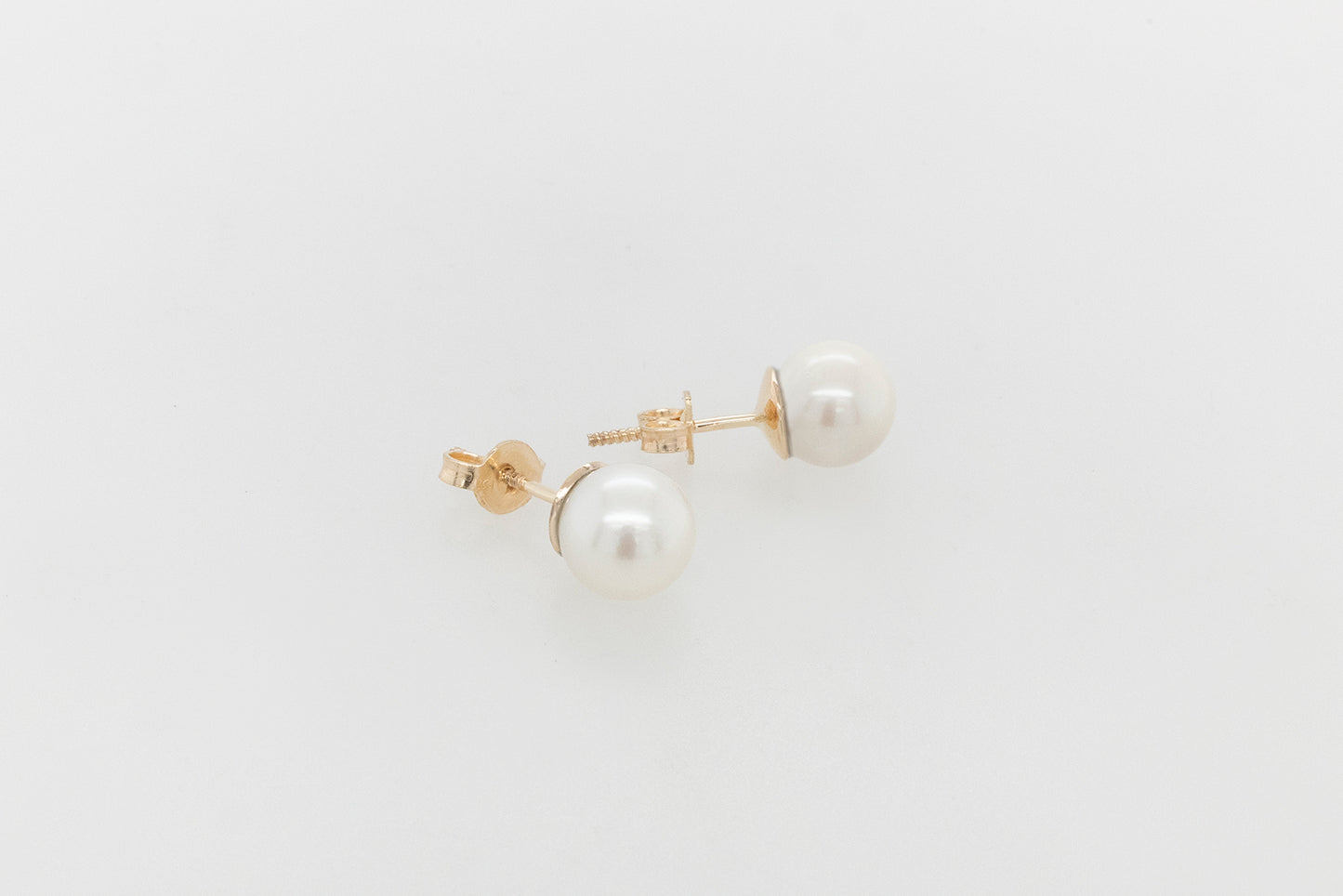 Pearl Screw-Back Sud Earrings