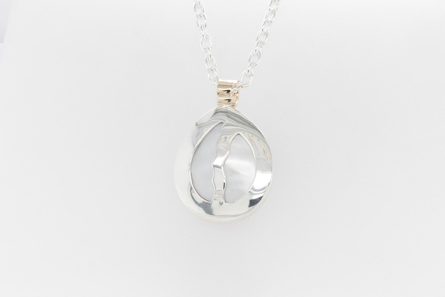 Abrolhos Islands Mabe Pearl Pendant