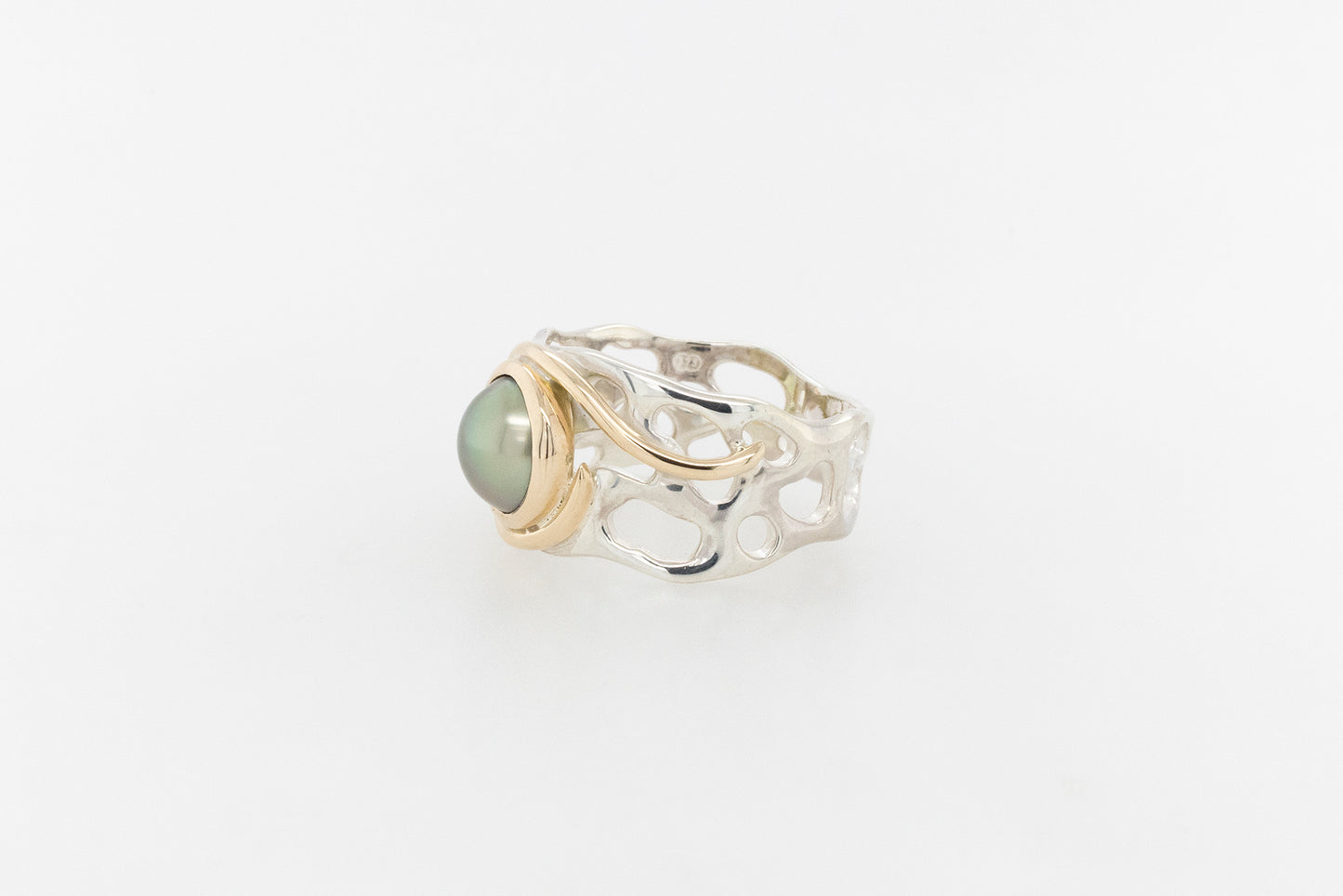 Abrolhos Pearl Peridot Swirl Ring