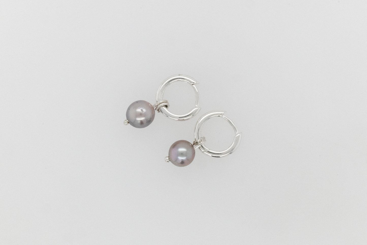 Abrolhos Pearl Huggie Earrings 4
