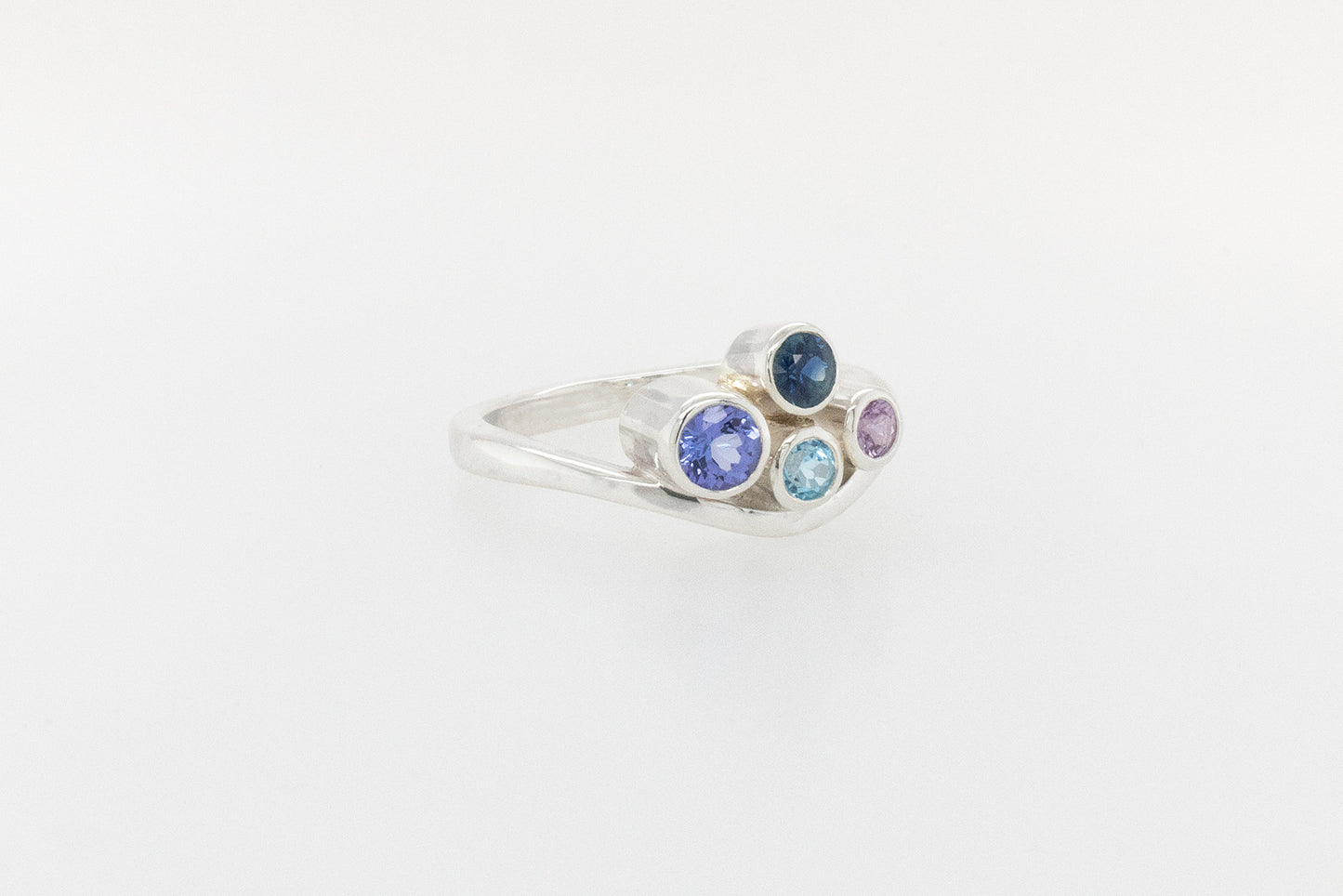 Coloured stone cluster ring