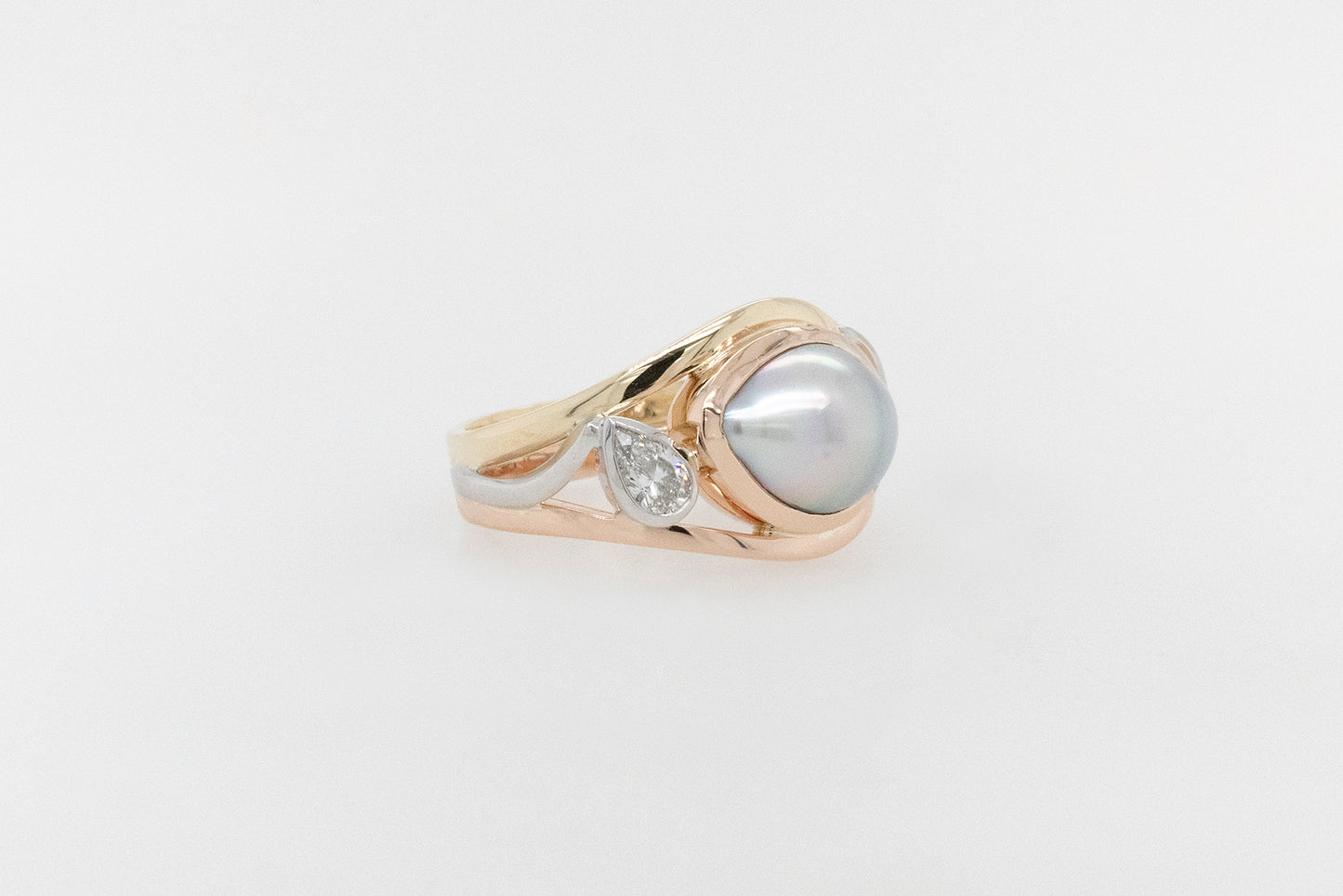Abrolhos Drop Pearl and Pear Diamond Ring