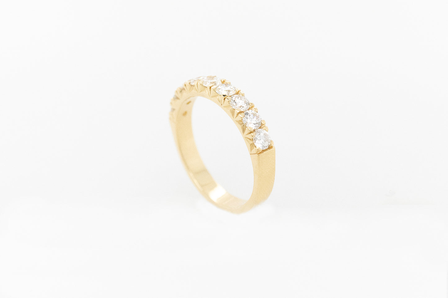 Fishtail-Set Wedding Ring 0.10ct
