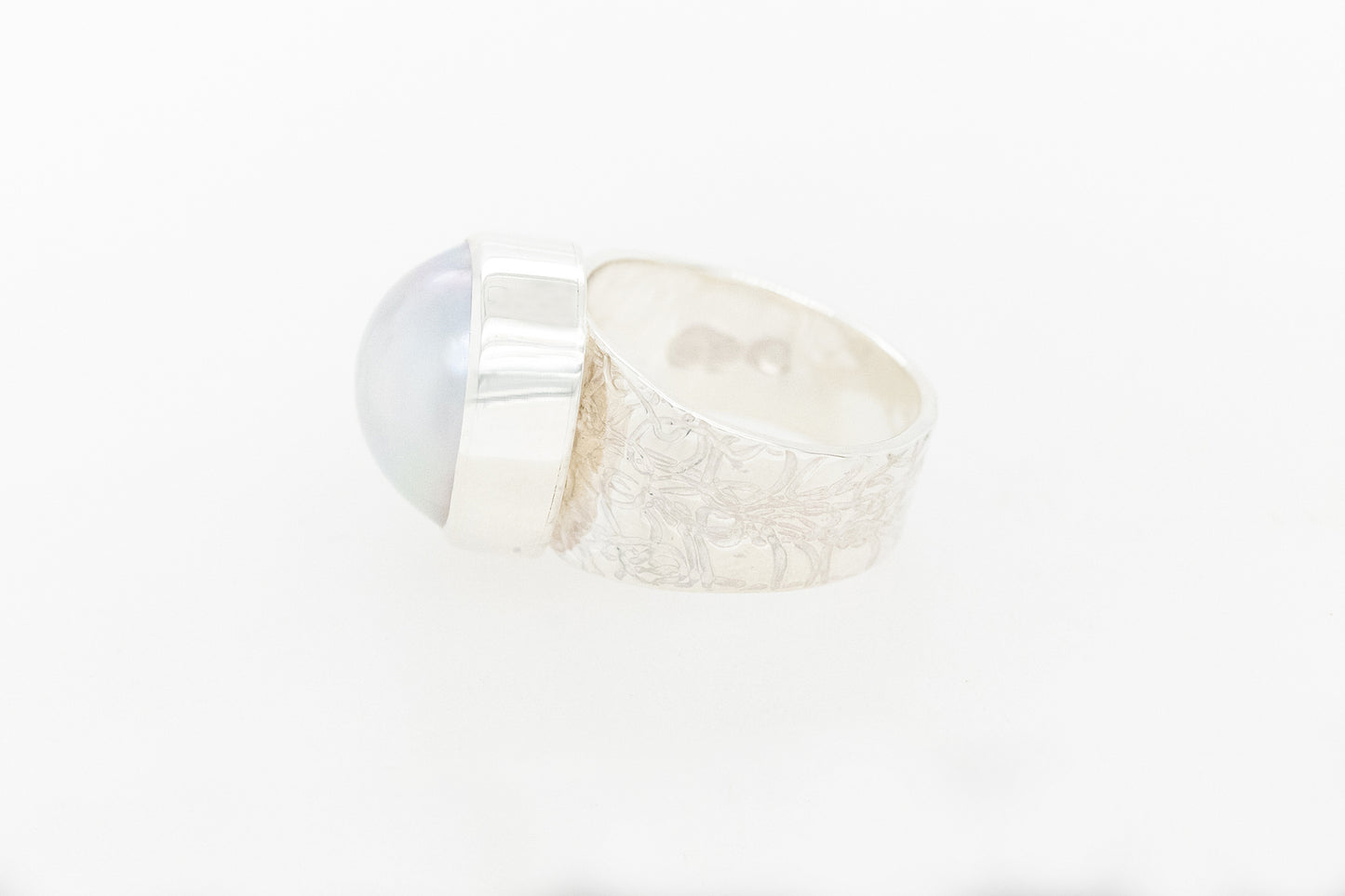 Embossed Thick Mabe Pearl Ring