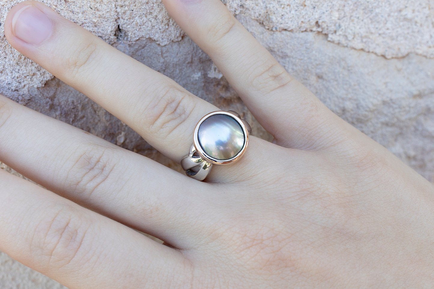 Mabe Pearl Ring Textured Bezel 9WR