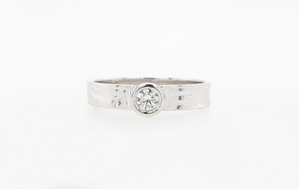 Embossed Band Bezel Set Diamond Ring 18W