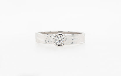 Embossed Band Bezel Set Diamond Ring 18W