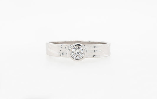 Embossed Band Bezel Set Diamond Ring 18W