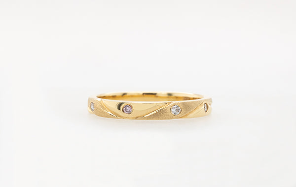Wedding Ring Engraved Textured Pink Diamond 18Y