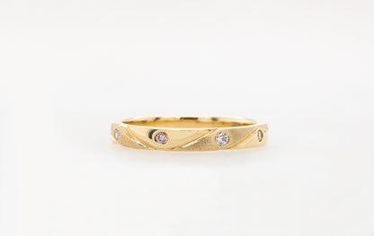 Wedding Ring Engraved Textured Pink Diamond 18Y