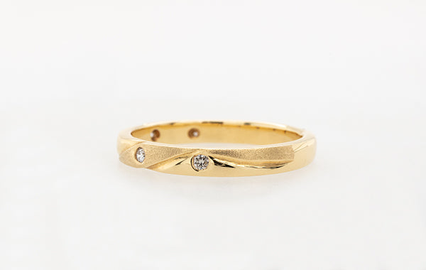 Wedding Ring Engraved Textured Pink Diamond 18Y