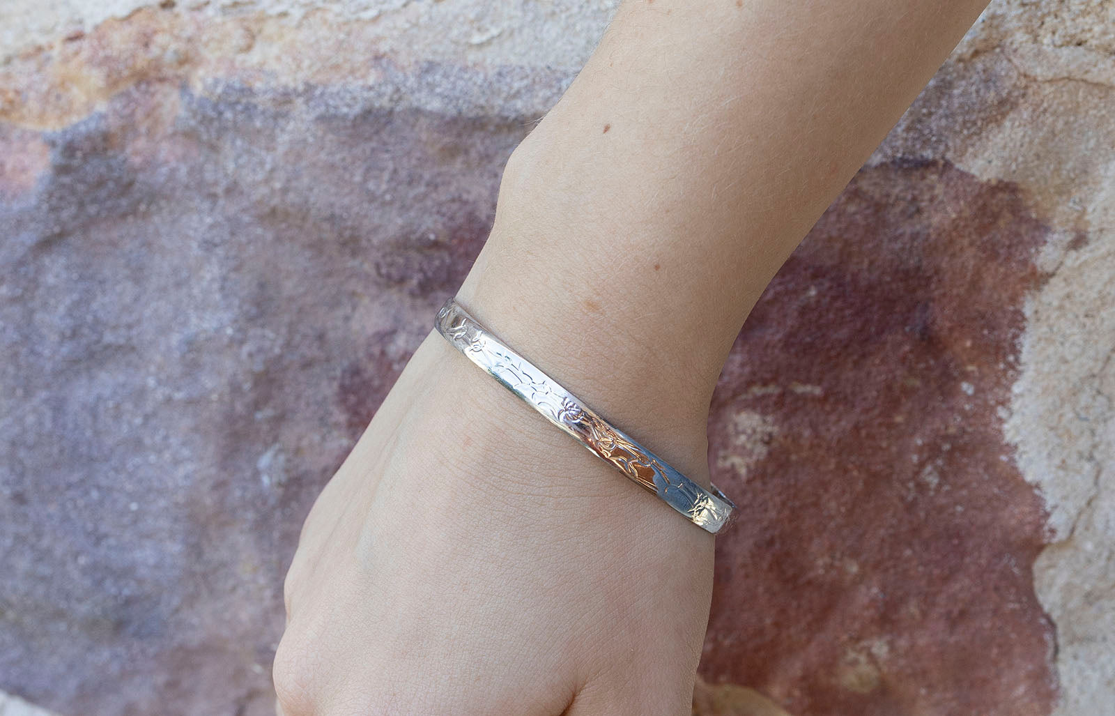 Bangle Embossed 9W 