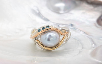 Abrolhos Pearl Ring with Blue Diamonds