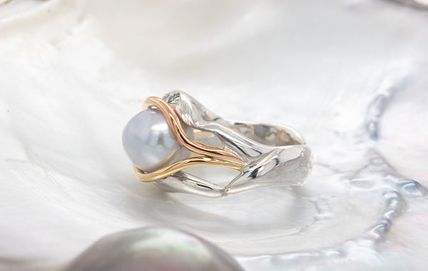 Abrolhos Pearl Ring with Blue Diamonds