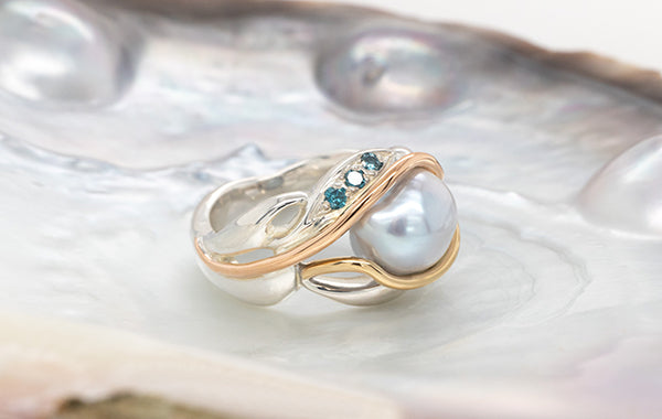 Abrolhos Pearl Ring with Blue Diamonds