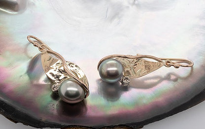 Pearl Champagne Diamond Embossed Drop Earrings
