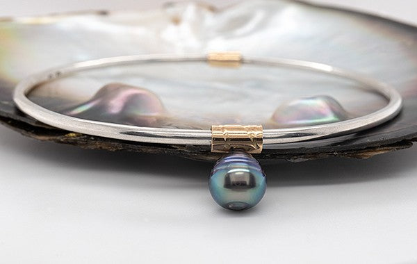 Bangle SS with 9Y Embossed Sleeves & Abrolhos Pearl