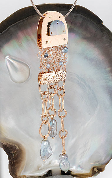 Jellyfish Knitted Keshi Embossed Pendant