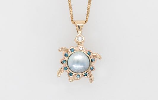 Baby Turtle Pendant with Mabe & Blue Diamonds. Articulated.