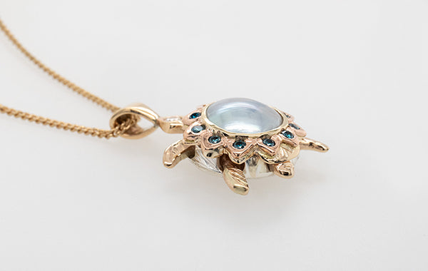 Baby Turtle Pendant with Mabe & Blue Diamonds. Articulated.