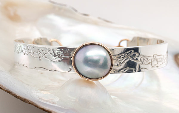 Mabe Pearl Embossed Cuff Bangle