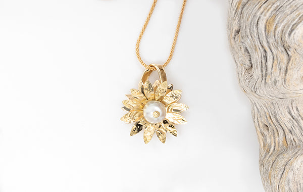 Everlasting Flower Natural Akoya Pendant 2