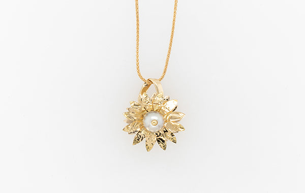 Everlasting Flower Natural Akoya Pendant 2