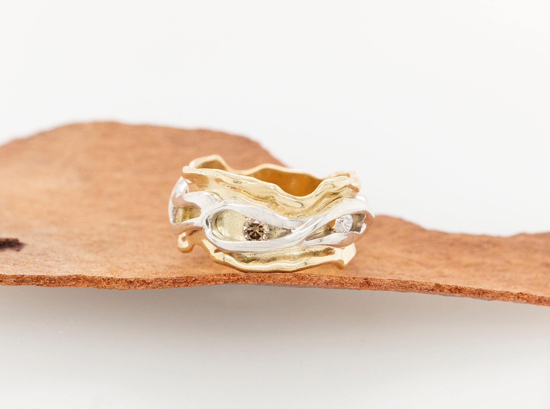 Fiddle Ring Moving with Champagne, Yellow and White Diamonds