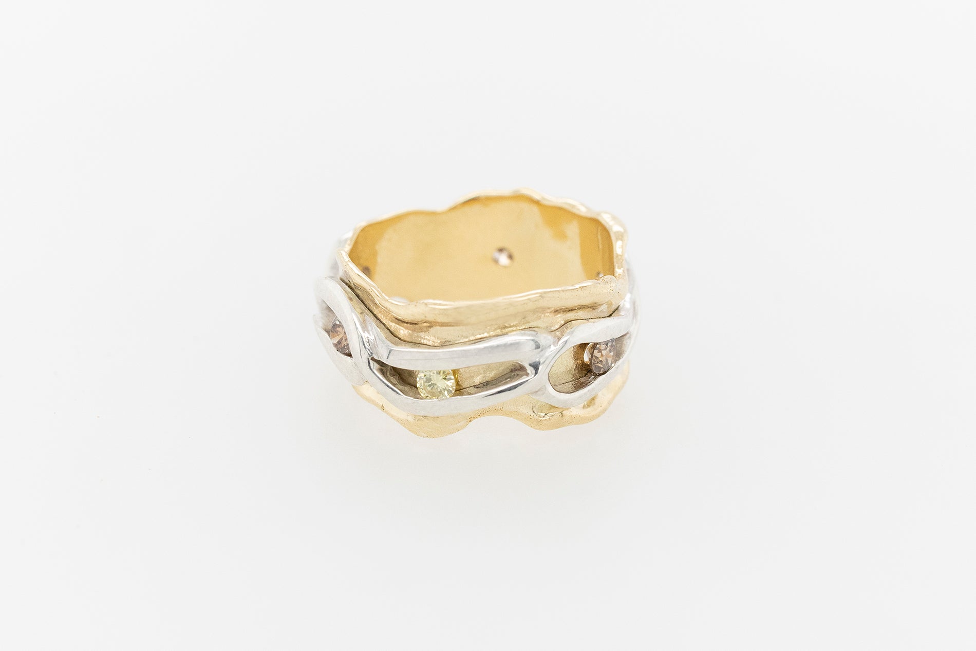 Fiddle Ring Moving with Champagne, Yellow and White Diamonds