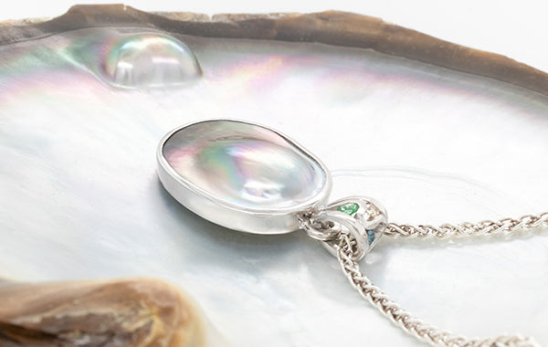 Mabe & Stone-Set Bale Pendant